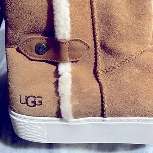 Ladies Ugg sneaker boots. Lightly worn. Size 12